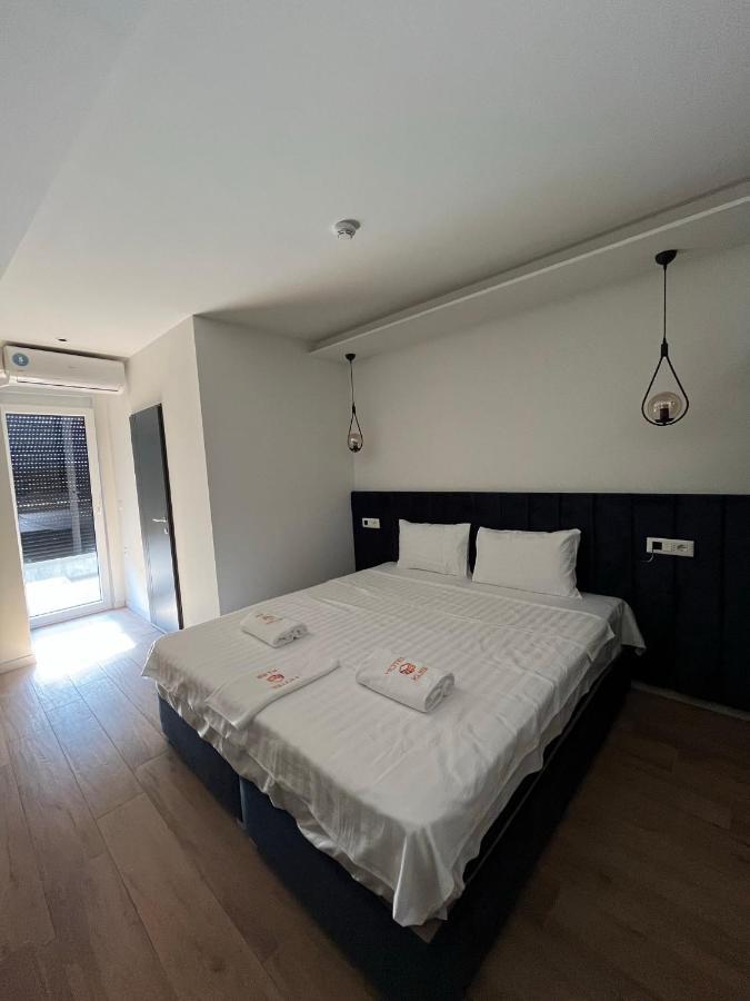 Kubi Hotel Struga Bagian luar foto