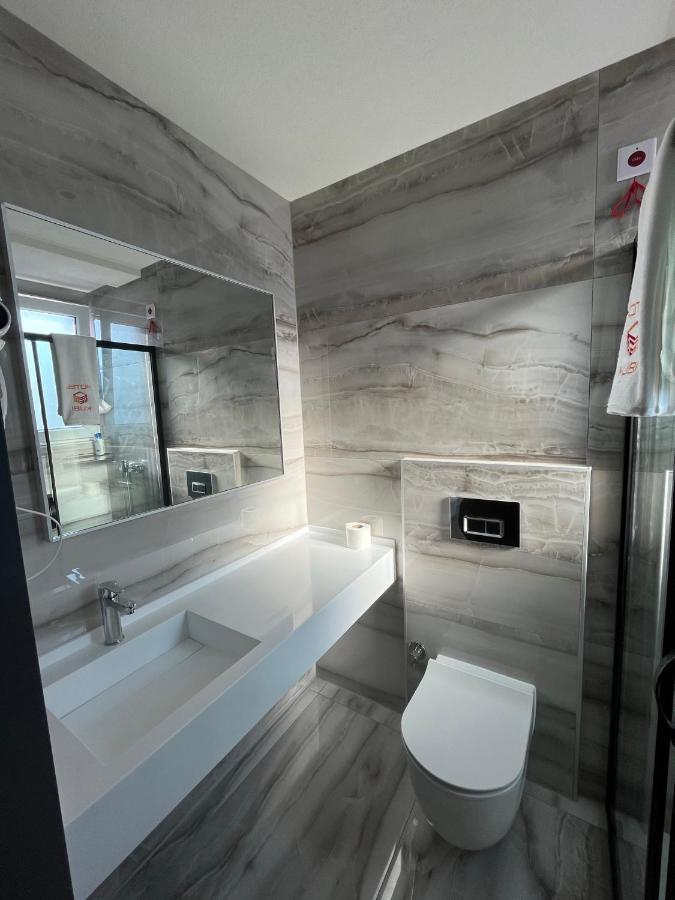 Kubi Hotel Struga Bagian luar foto
