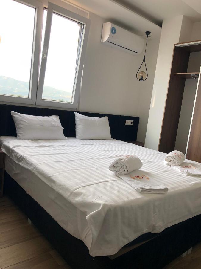 Kubi Hotel Struga Bagian luar foto